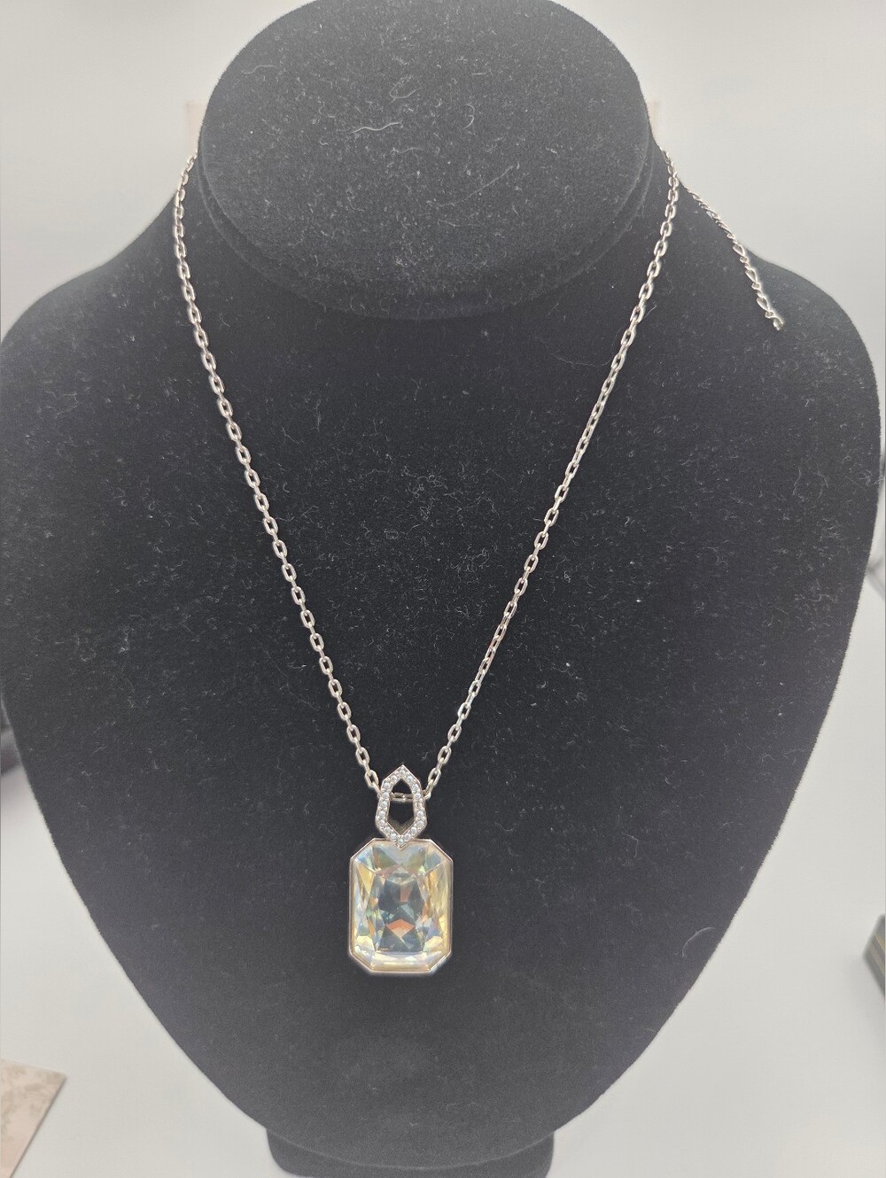 NEW Swarovski Crystal Art Deco Style Pendant Drop Necklace